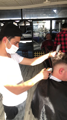SHOW BARBER’S saç tasarım ve Yerel İşletme fotoğrafı 4