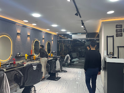 SHOW BARBER’S saç tasarım ve Yerel İşletme fotoğrafı 5